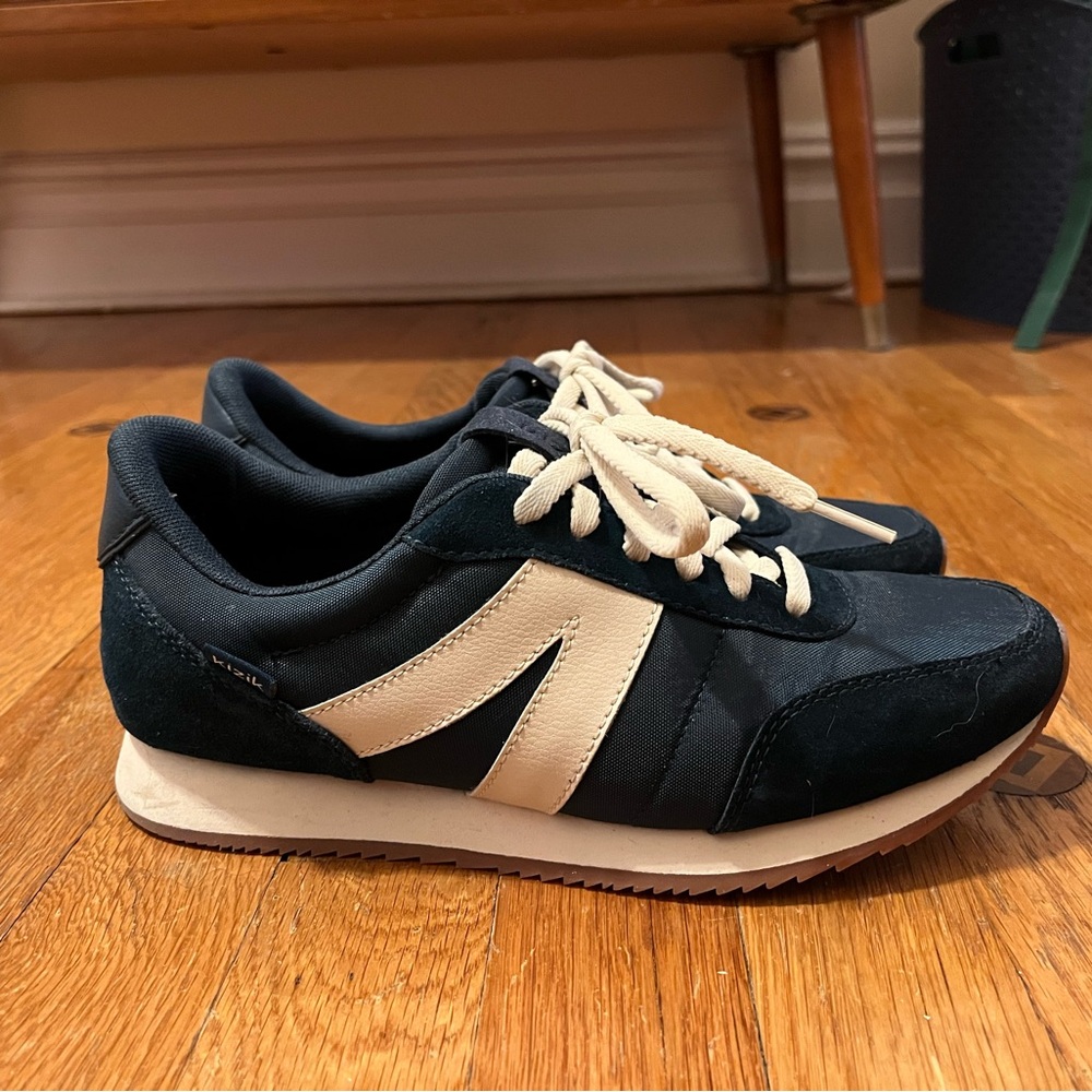Kizik Navy and White Sneakers - Size 8